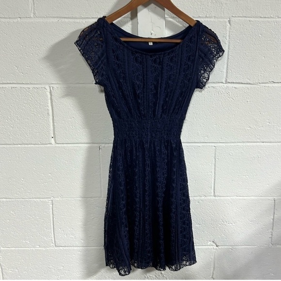 Charlotte Russe Dresses & Skirts - Charlotte Russe Navy Lace Short Sleeve Mini Dress Size Small